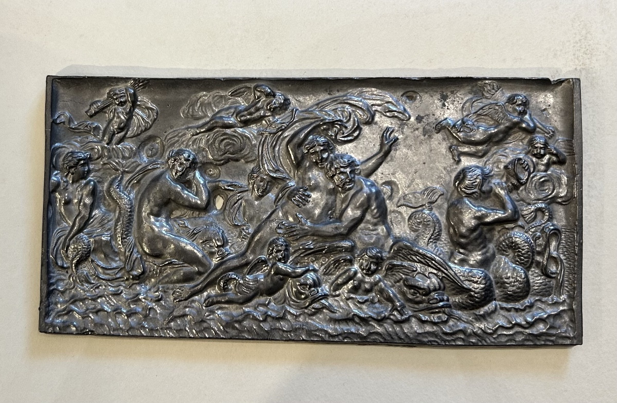 Plaque décorative 19eme en étain Bas relief mythologique marin. Antique