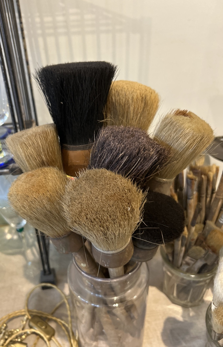 Ensemble milieu XX ème de pinceaux anciens d’atelier, bois et poils, bel état d’usage.Outils d-photo-1