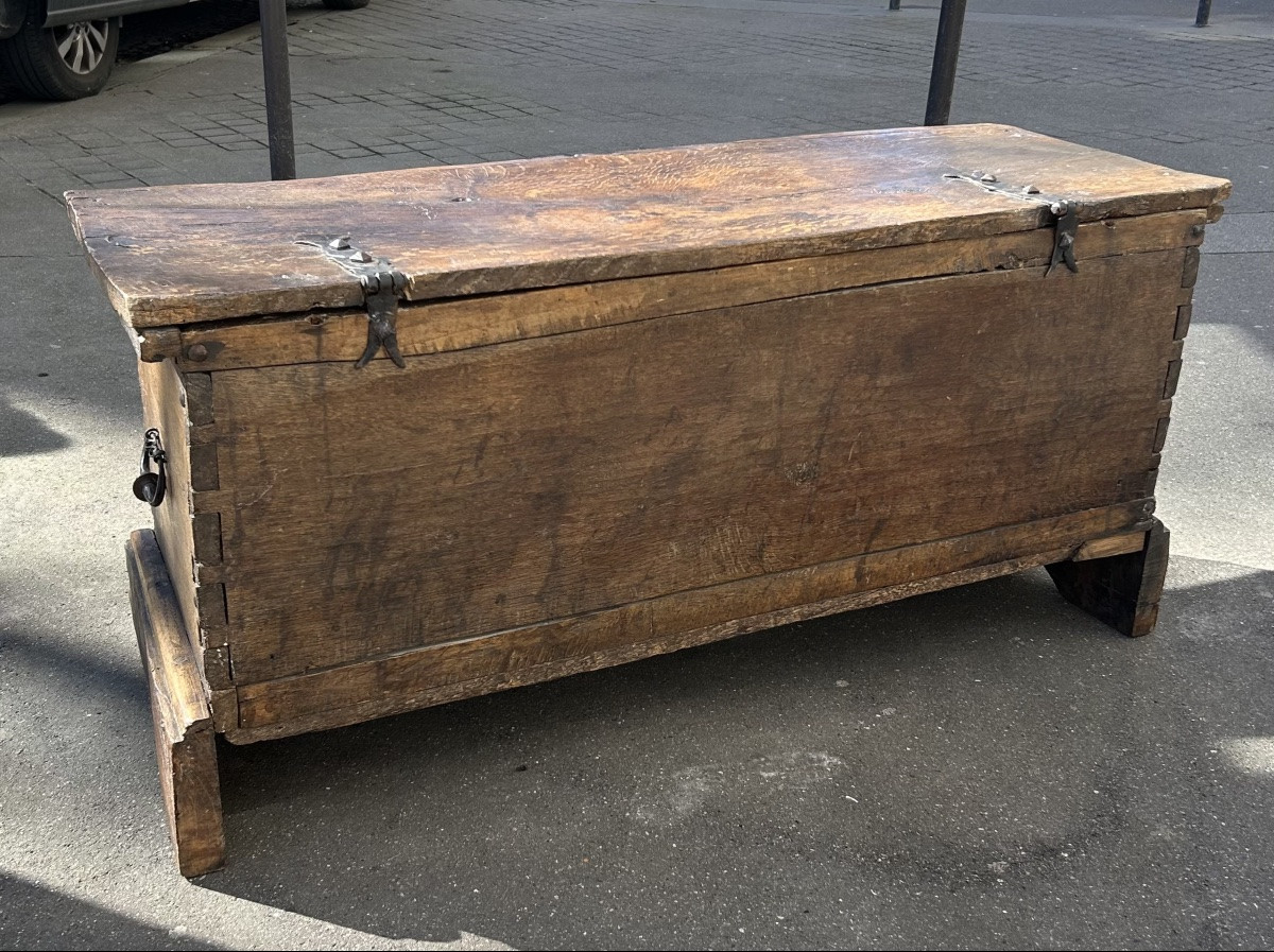 Antique Carved Wooden Chest With Star-shaped Panels, Regional Work From The 18th Century. -photo-2