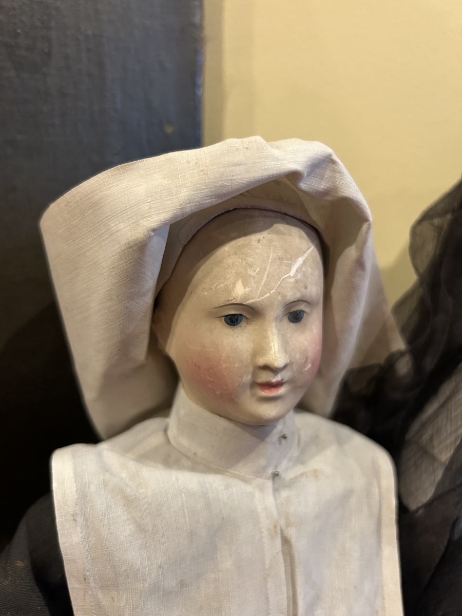 19th-century Nun Dolls, Rosary, Cross, Medal, Curio, Religious Art-photo-1