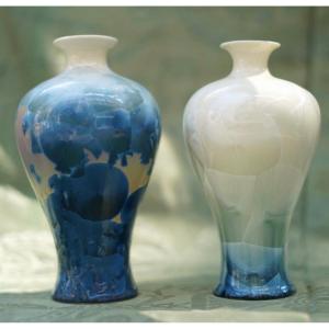 Pair Of Iridescent Porcelain Vase. Korea 1930/40