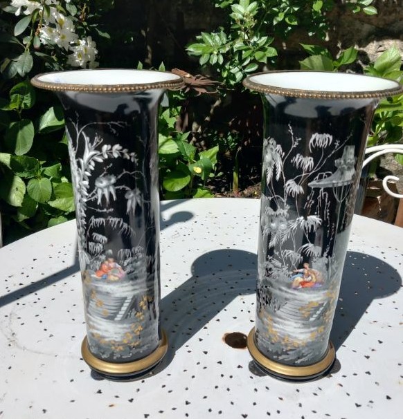 Paire de Vases Rouleaux en Vieux Paris