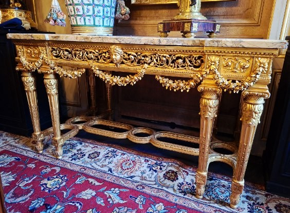 Table à gibier en Bois Sculpté et Doré - Style Louis XVI