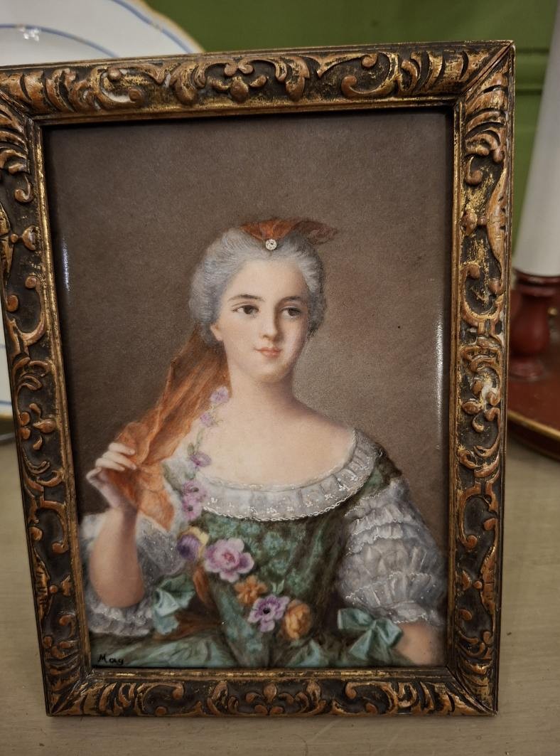 Portrait Miniature de Mme Sophie - Plaque de Porcelaine et Cadre en Bois Doré Sculpté-photo-2
