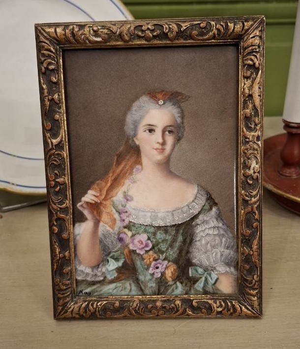Portrait Miniature de Mme Sophie - Plaque de Porcelaine et Cadre en Bois Doré Sculpté