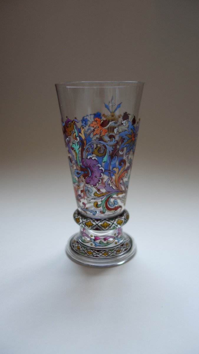 Gobelets en verre émaillé