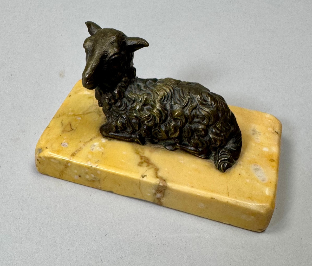 Small Bronze Of A Sheep In Paperweight, 19th Century.
