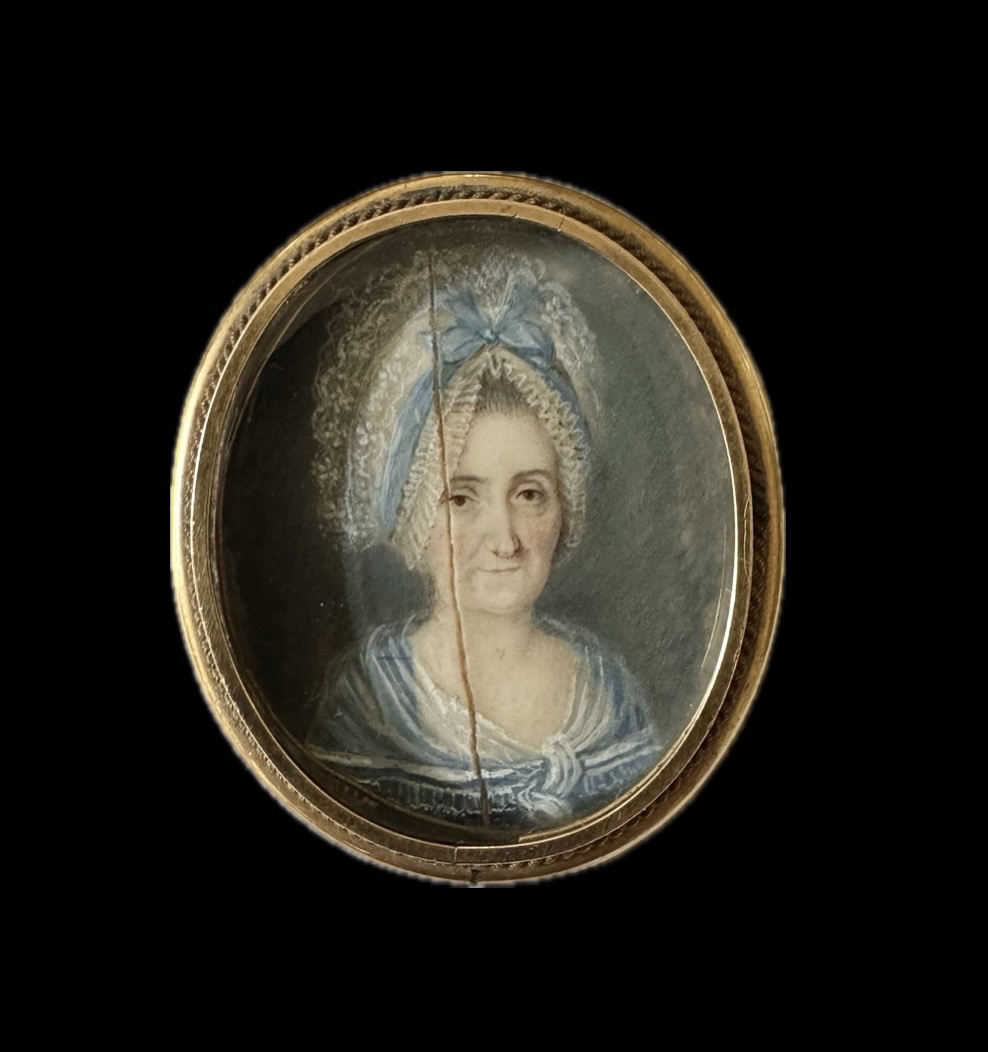 Portrait miniature femme au bonnet de dentelles fin XVIIIème