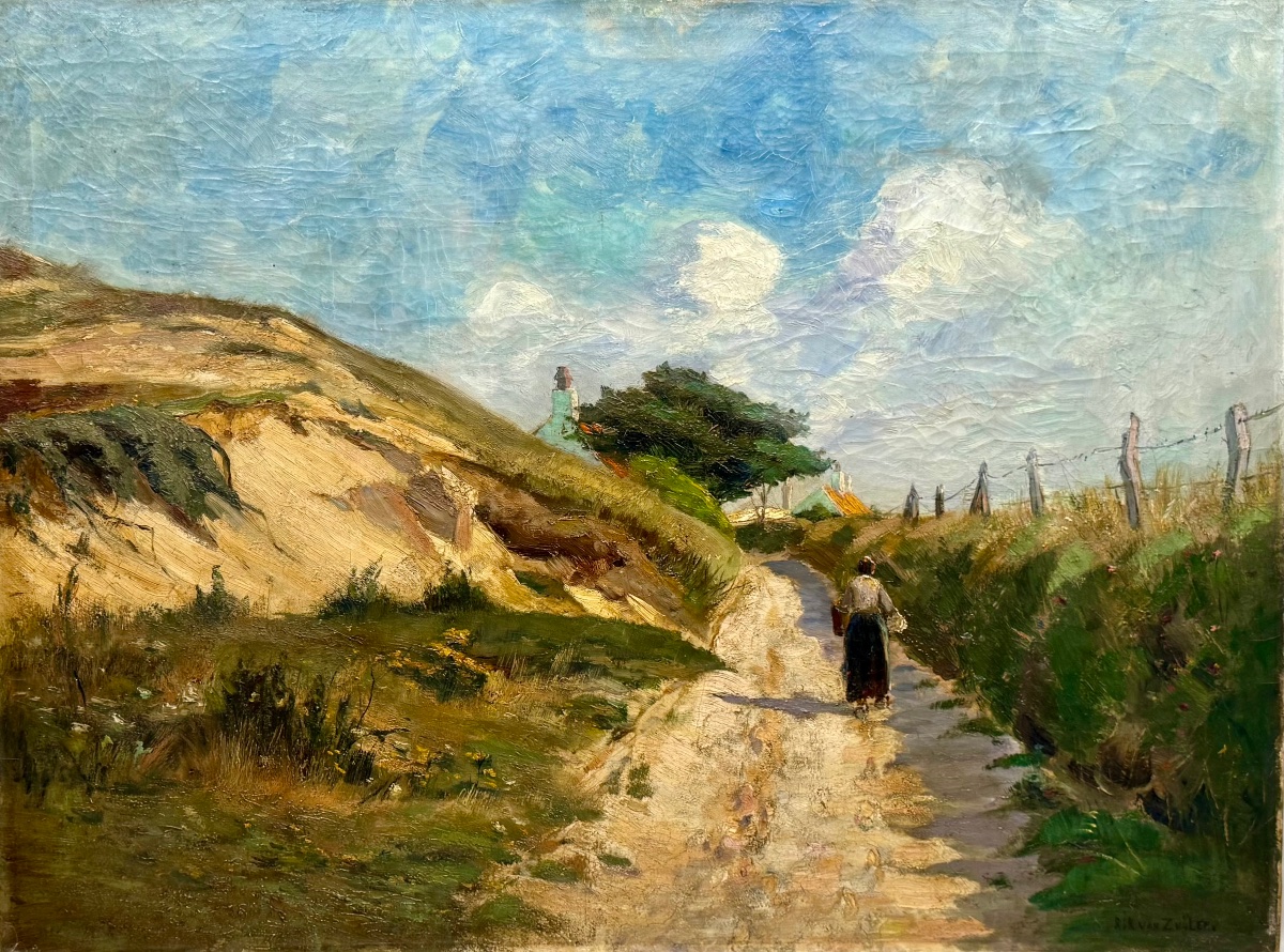 Jeune femme sur un chemin sablonneux entre les dunes -photo-2