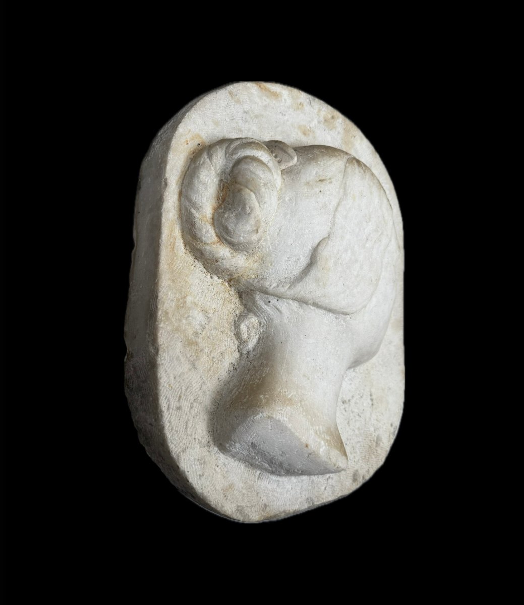 Large  Marble Bas-relief Portrait Of A Woman-photo-4