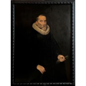 Grand portrait sur bois d’un dignitaire daté 1613 .