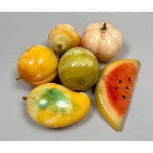 Six fruits en marbre et pierre dure