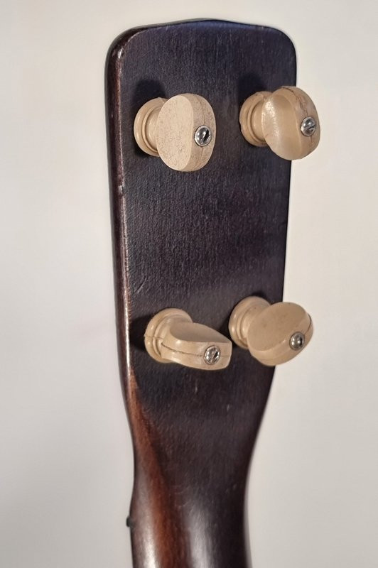 UKULELE SOPRANO DE REGAL -photo-3