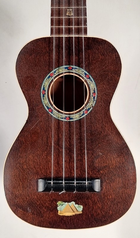 UKULELE SOPRANO DE REGAL 