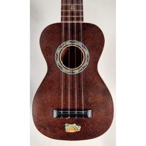UKULELE SOPRANO DE REGAL 
