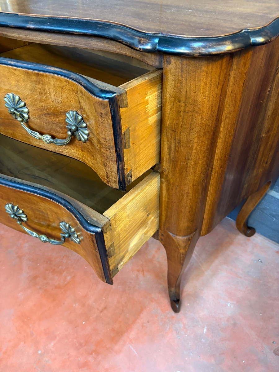 Commode sauteuse en noyer – Travail grenoblois attribuable à l’influence de Thomas Hache-photo-2