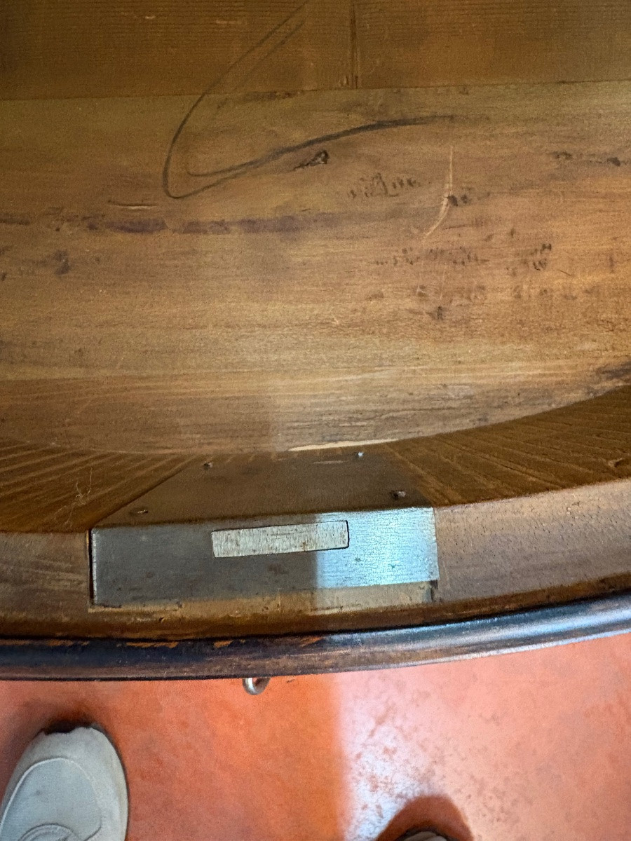 Commode sauteuse en noyer – Travail grenoblois attribuable à l’influence de Thomas Hache-photo-3