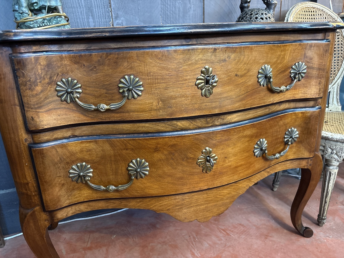 Commode sauteuse en noyer – Travail grenoblois attribuable à l’influence de Thomas Hache-photo-8