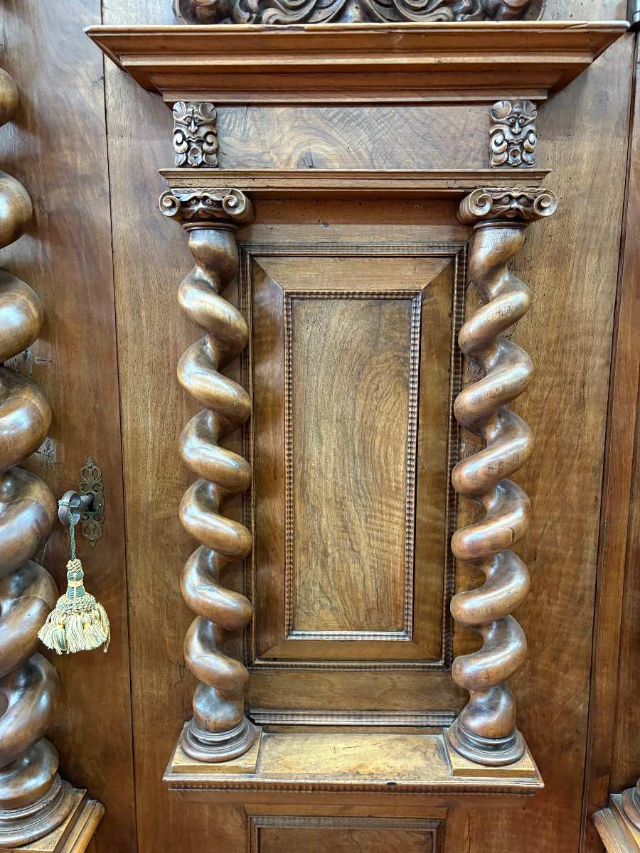 Armoire alsacienne à 8 colonnes – Époque XVIIᵉ siècle – Noyer massif-photo-4