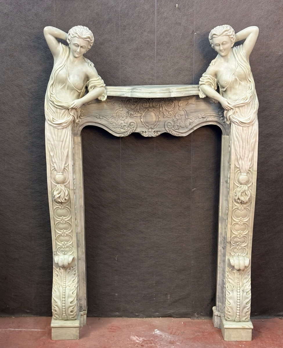 Cheminée au cariatides en marbre de Carrare Style Art Nouveau 