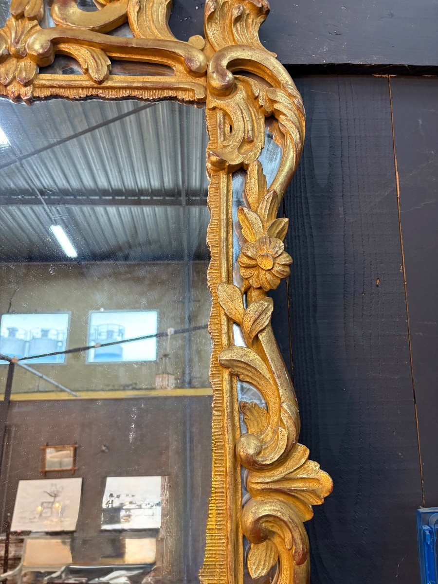 Important miroir sur pied de style Régence provençale en bois doré à parecloses-photo-3