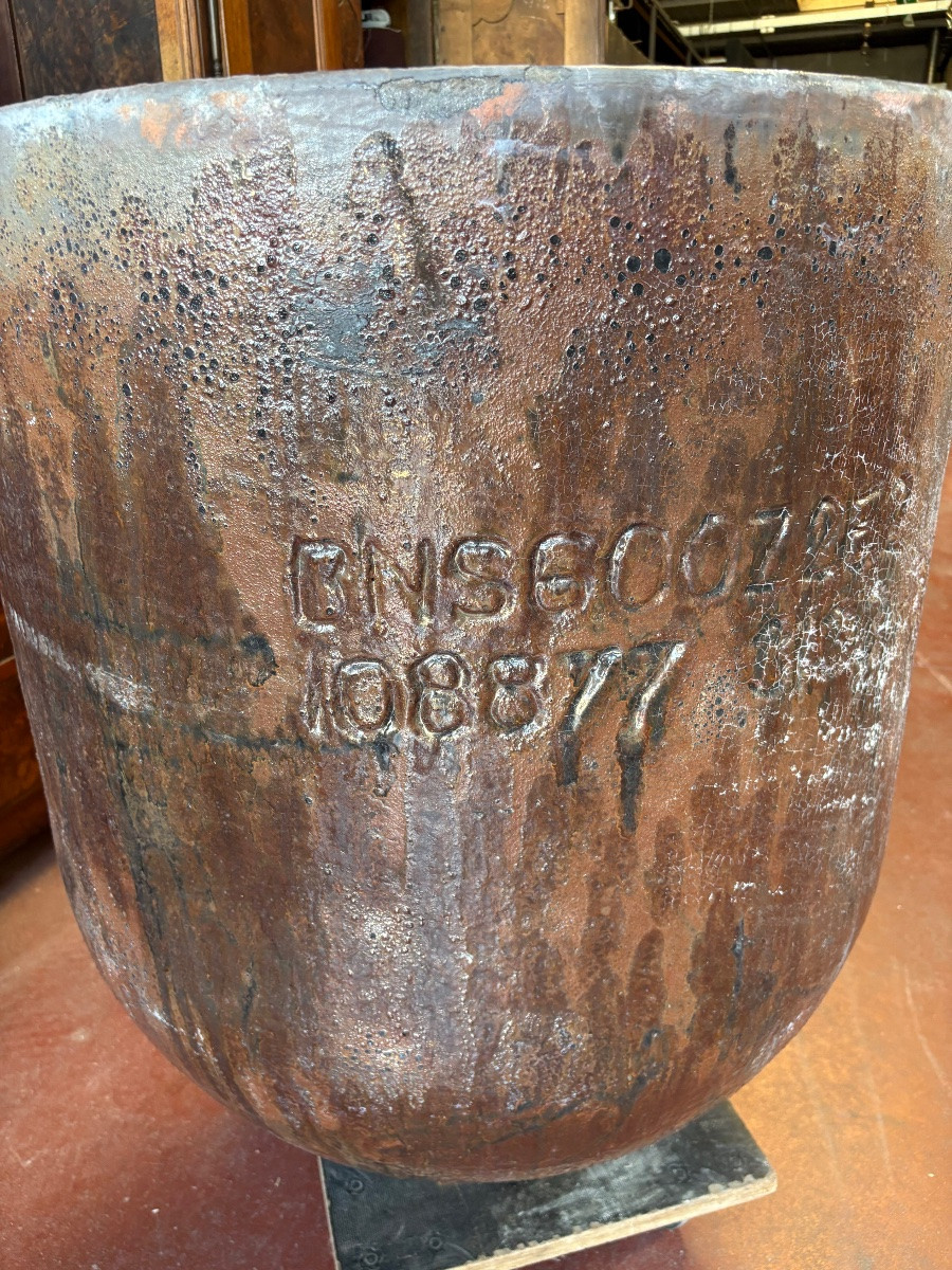 Creuset  de fonderie ancien – jardinière design patine cuivre. -photo-4