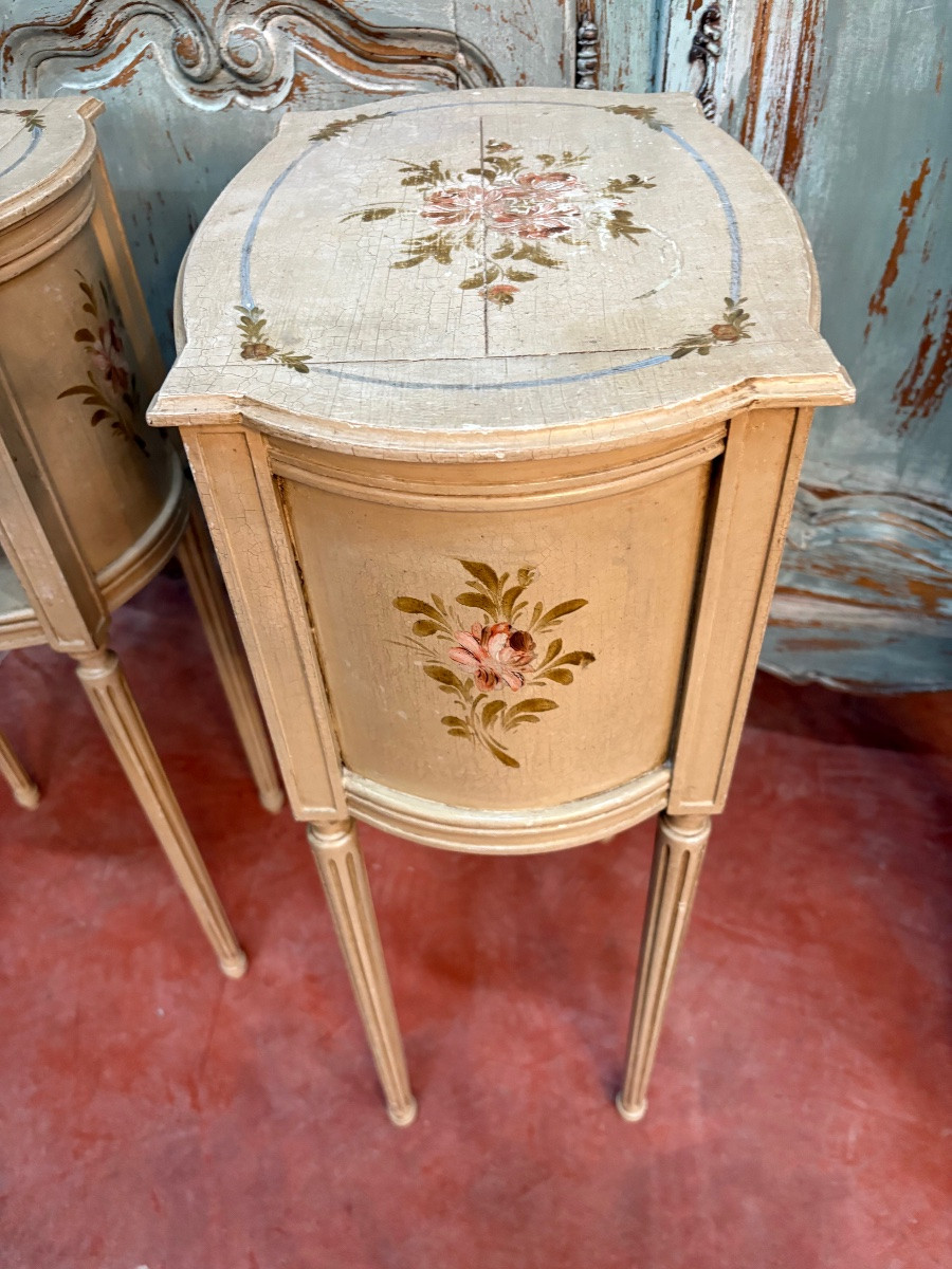Paire de chevets de style Louis XVI -photo-1