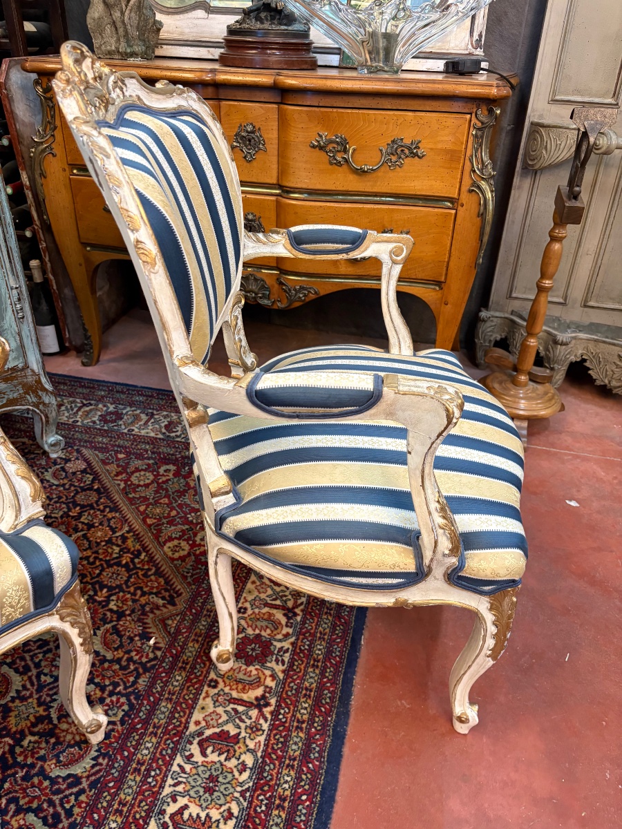 Élégant salon de style Louis XV en bois peint rechampi – Canapé et paire de fauteuils – Fin XIX-photo-2