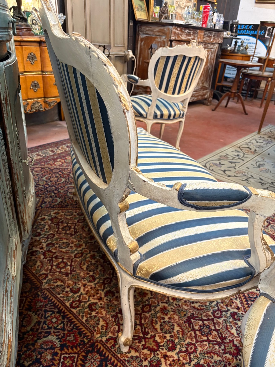 Élégant salon de style Louis XV en bois peint rechampi – Canapé et paire de fauteuils – Fin XIX-photo-5
