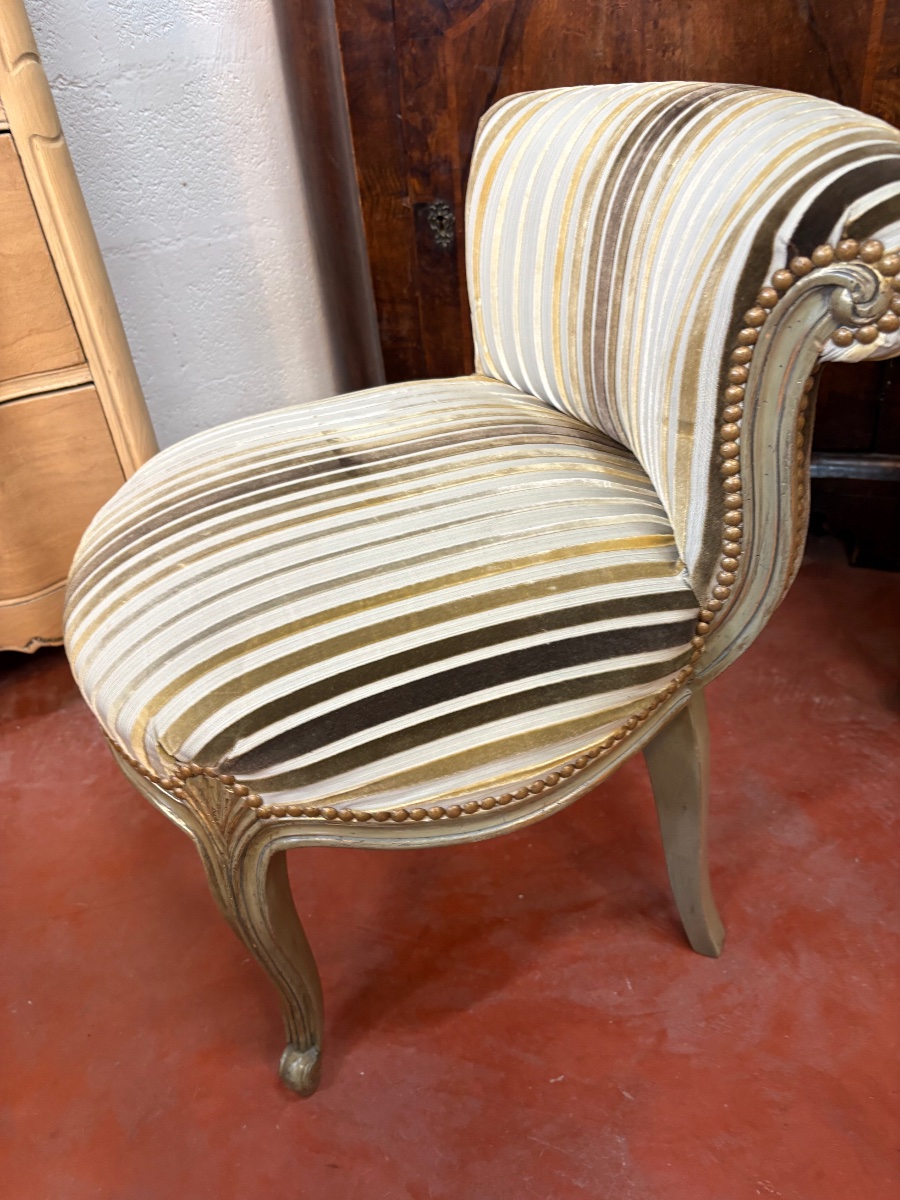 Chauffeuse en bois rechampi de style Louis XV - Tissu velours à rayures-photo-4