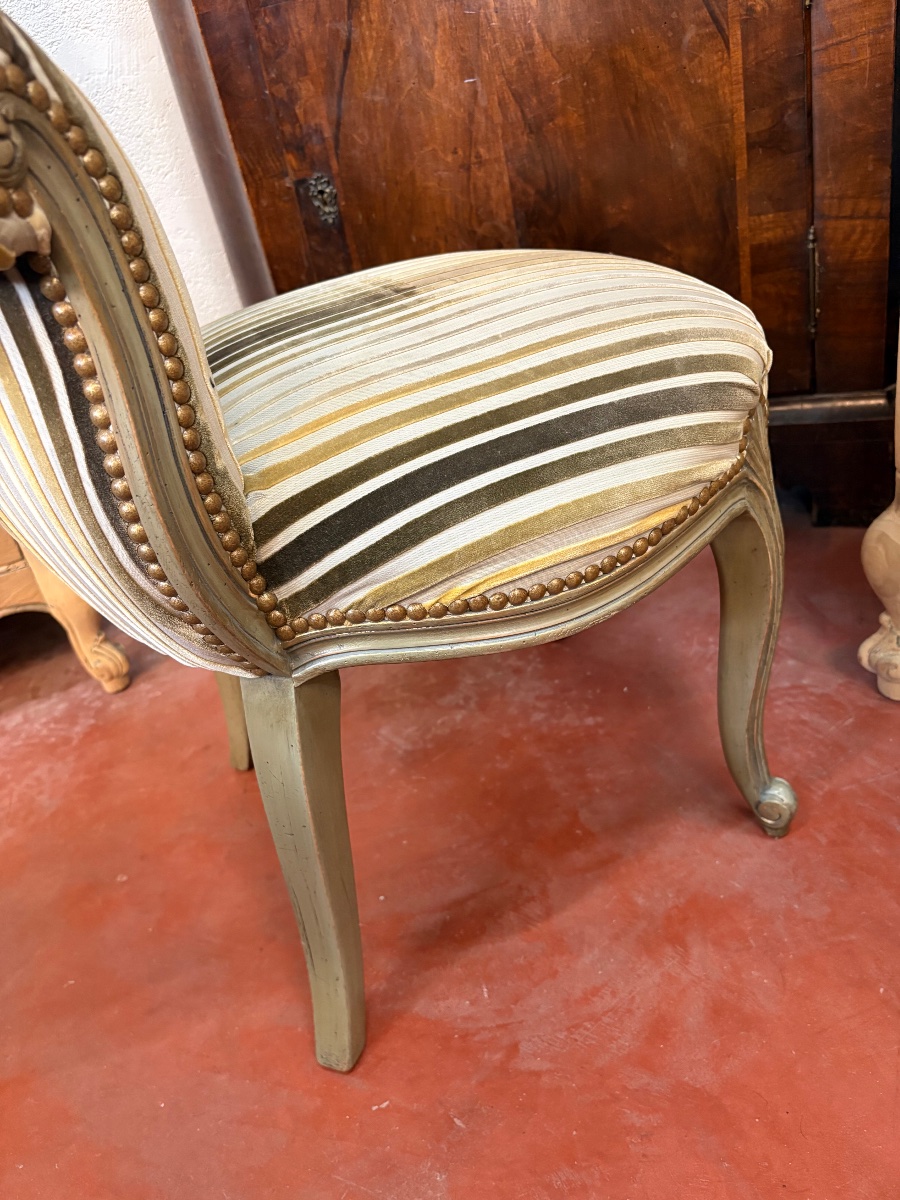 Chauffeuse en bois rechampi de style Louis XV - Tissu velours à rayures-photo-7