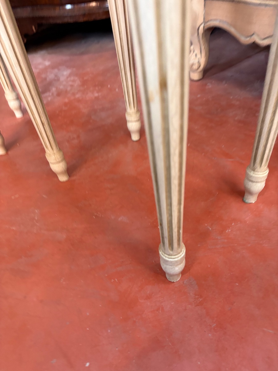 Paire de chevets rognon de style Louis XVI en bois rechampi -photo-3