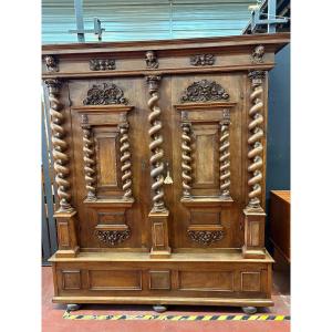 Alsatian Wardrobe With 8 Columns – 17th Century – Solid Walnut