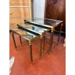 Tables gigognes attribuées à la Maison Jansen – Laiton doré et miroirs églomisé
