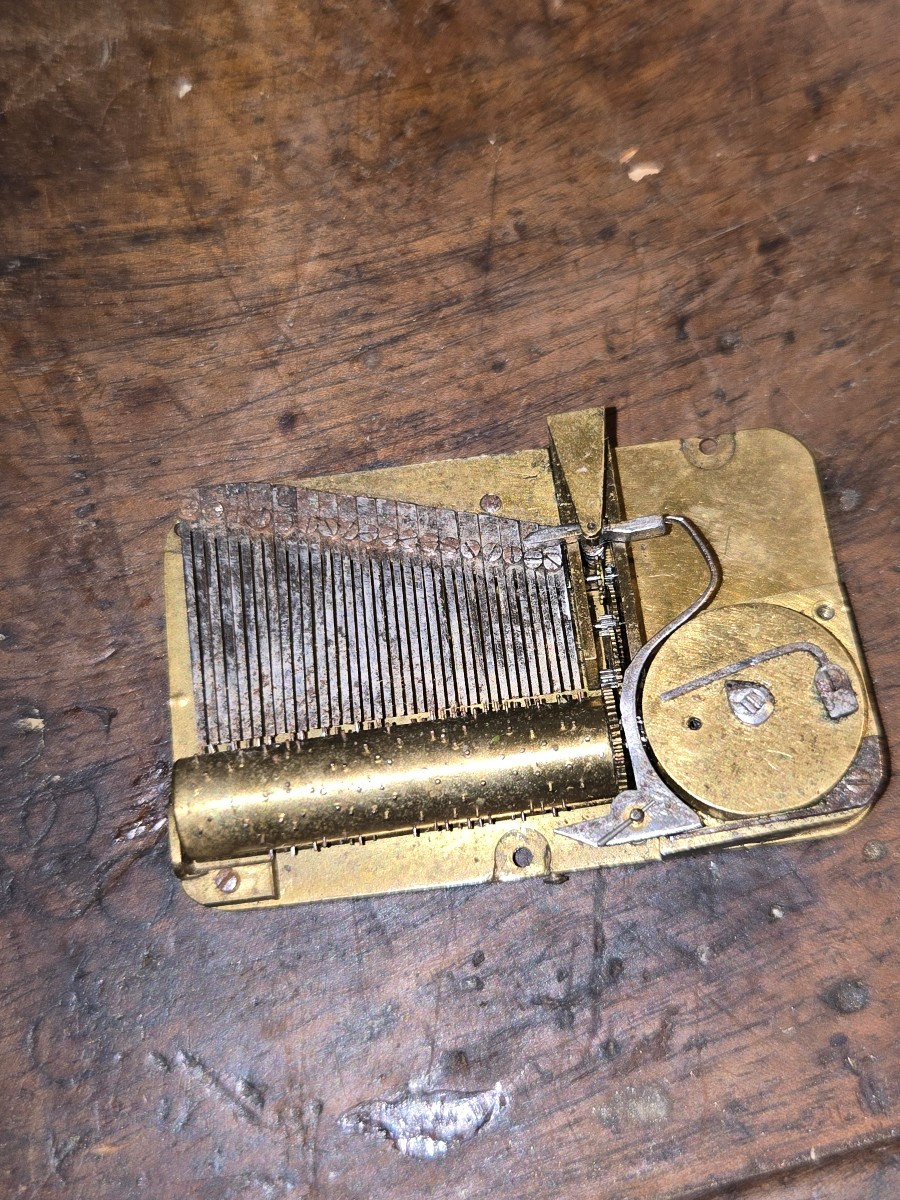Gold And Enamel Music Box Circa 1800-photo-3