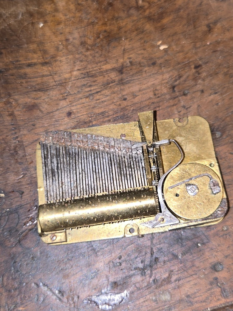 Gold And Enamel Music Box Circa 1800-photo-7