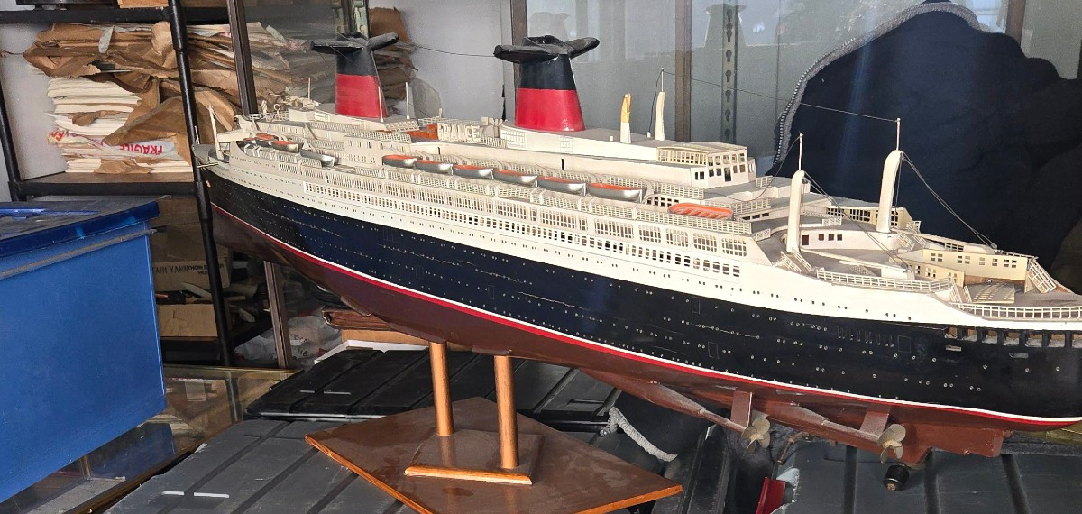 Model Of The France Ocean Liner Circa 1960-photo-4
