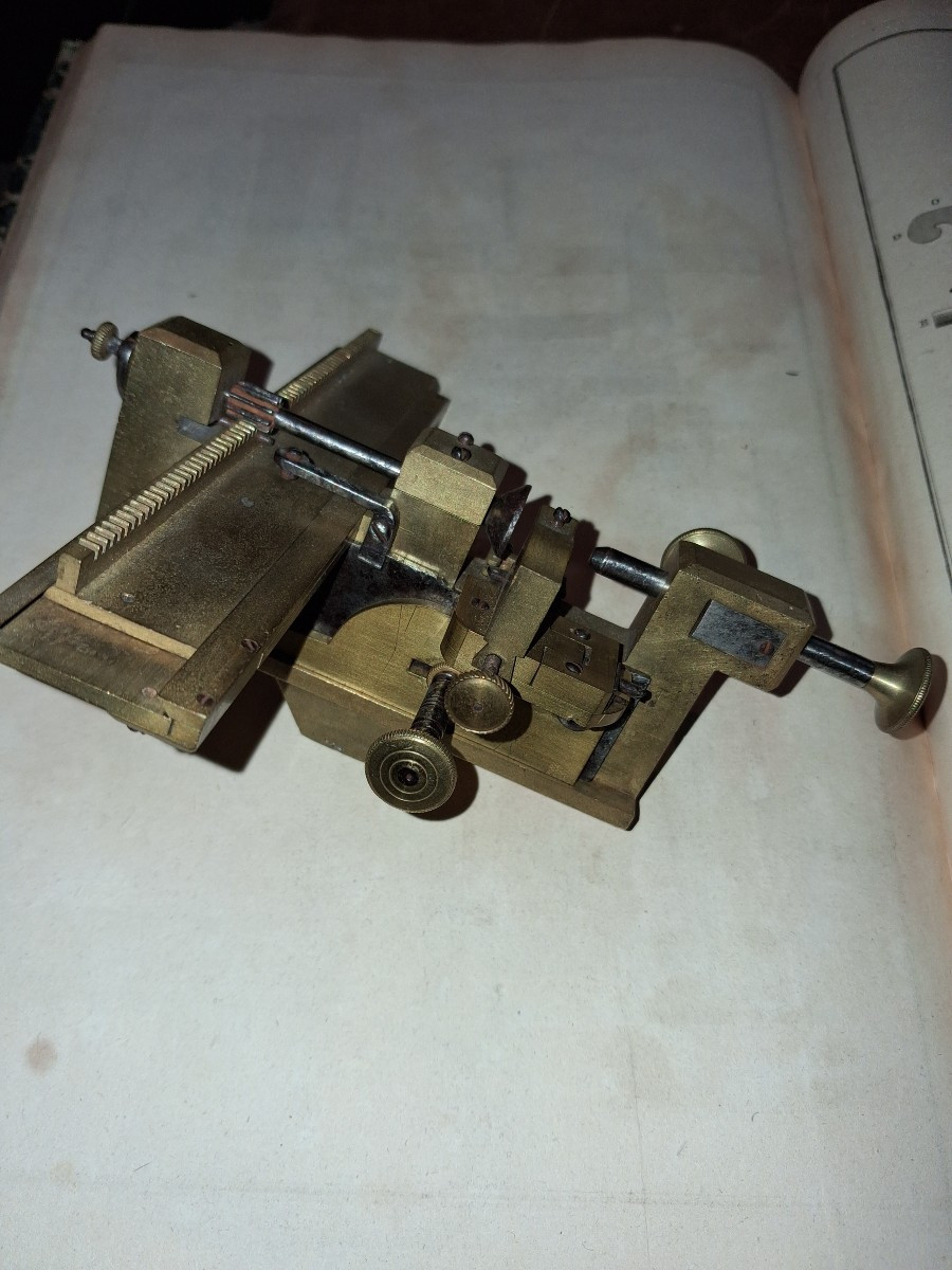 Machine For Cutting Spindles For Pendulums And Clocks-photo-3