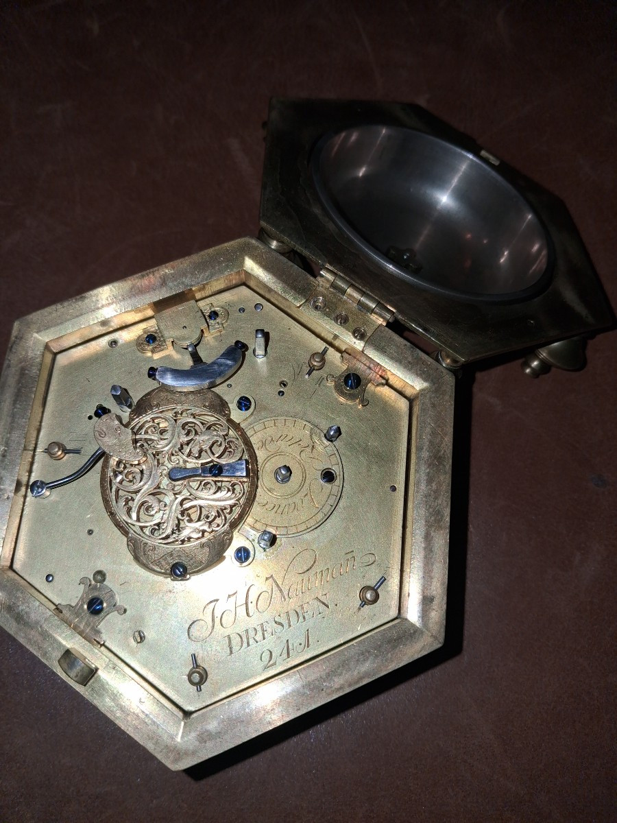 Pendule de table par J H Nauman à Desden vers 1740 - 1750 -photo-2