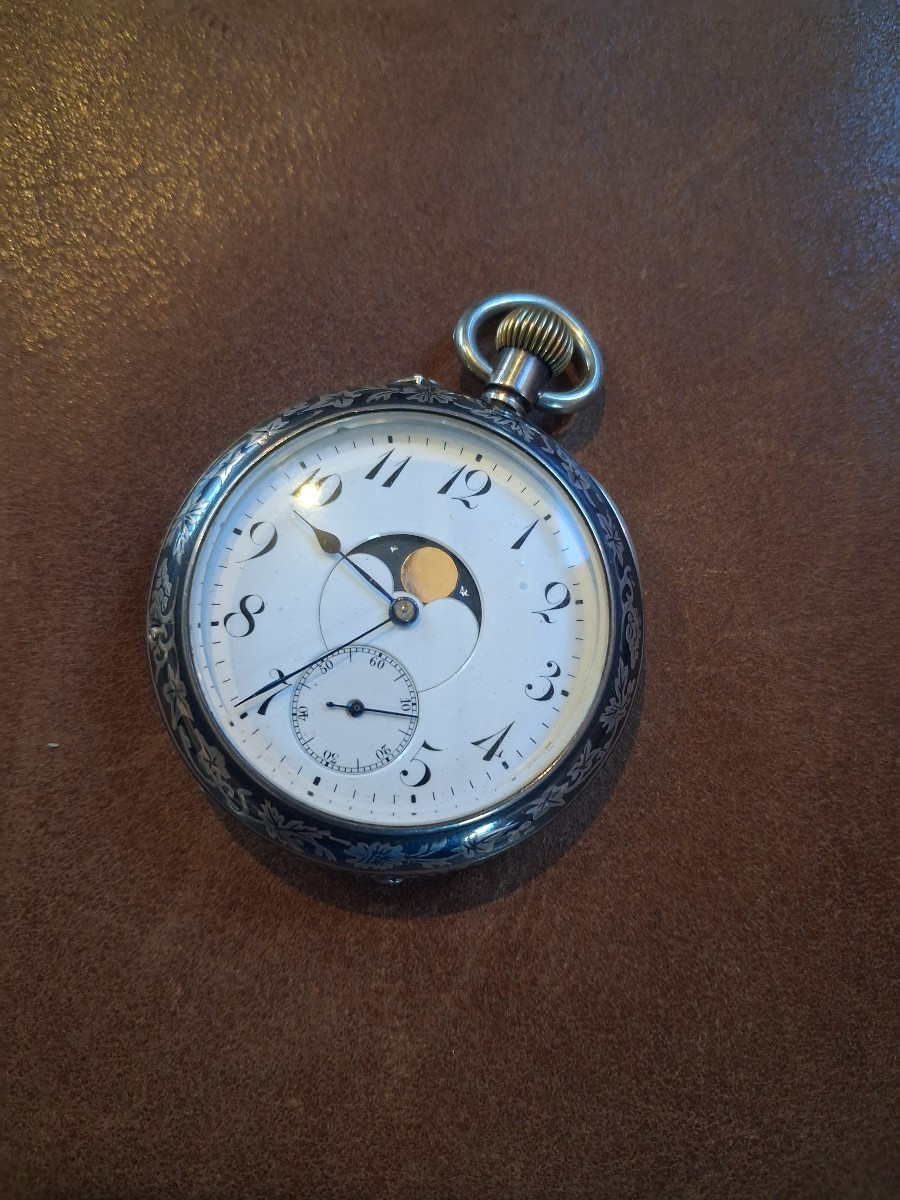 Double-faced Moon Phase And Quantum Watch