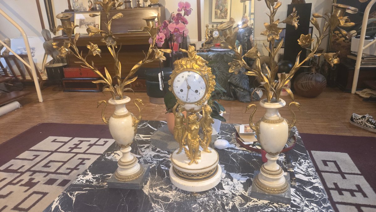 Garniture de cheminee pendule aux trois graces candélabre aux cygnes époque Lous XVI de Adamson-photo-2