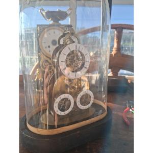 Pendule squelette vers 1850 quantième et reveil