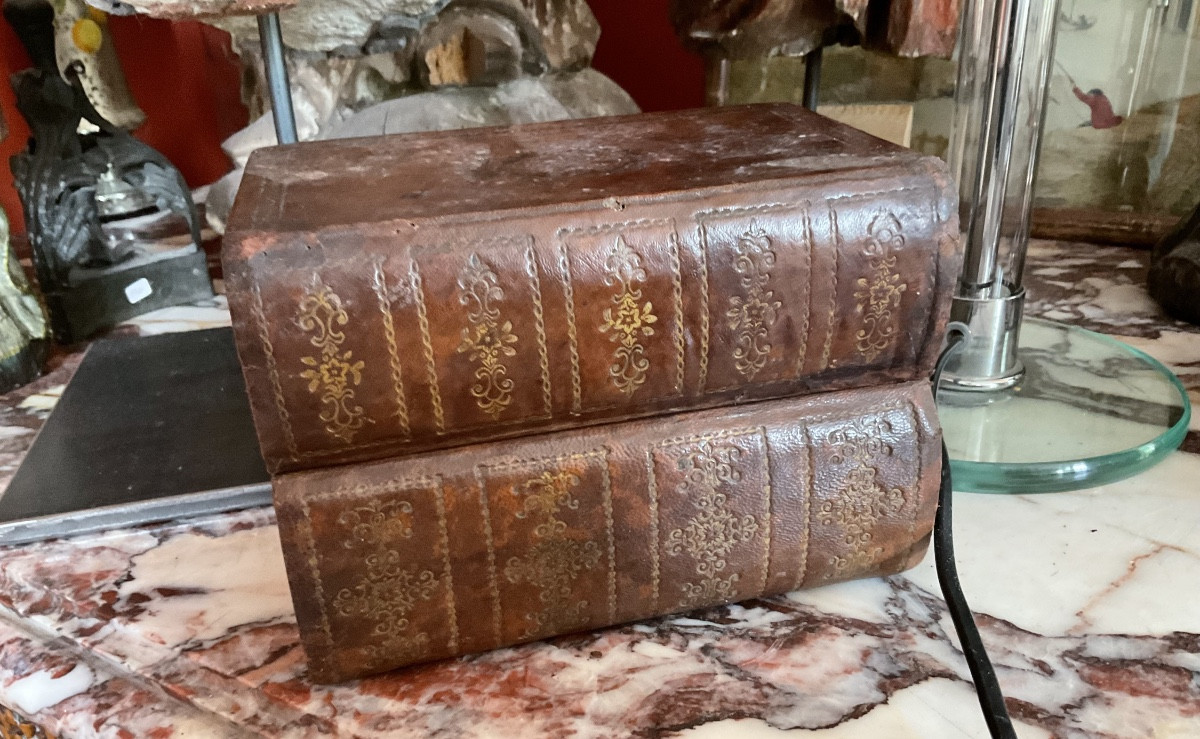 Boîte livres verres trompe l’œil 