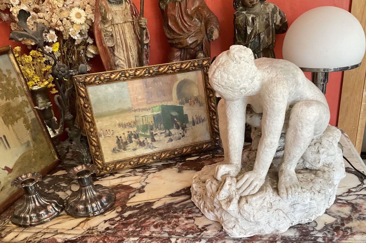 Plaster Cast Of A Woman Leaving The House -photo-4