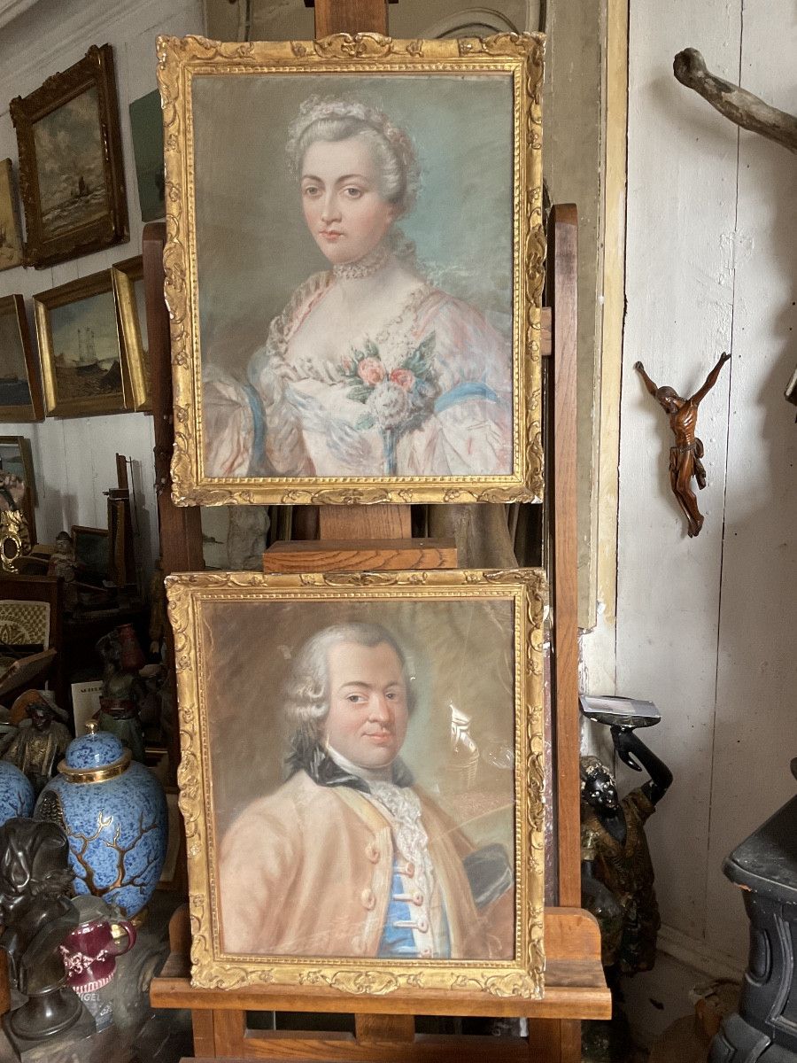 Portraits de couple XVIII e cadres bois dore
