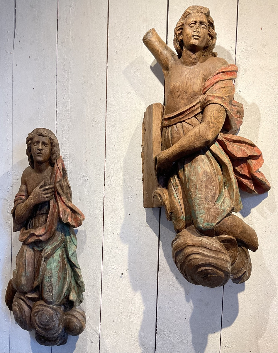Pair Of 18th Century Wooden Angels, Remains Of Polychromy 