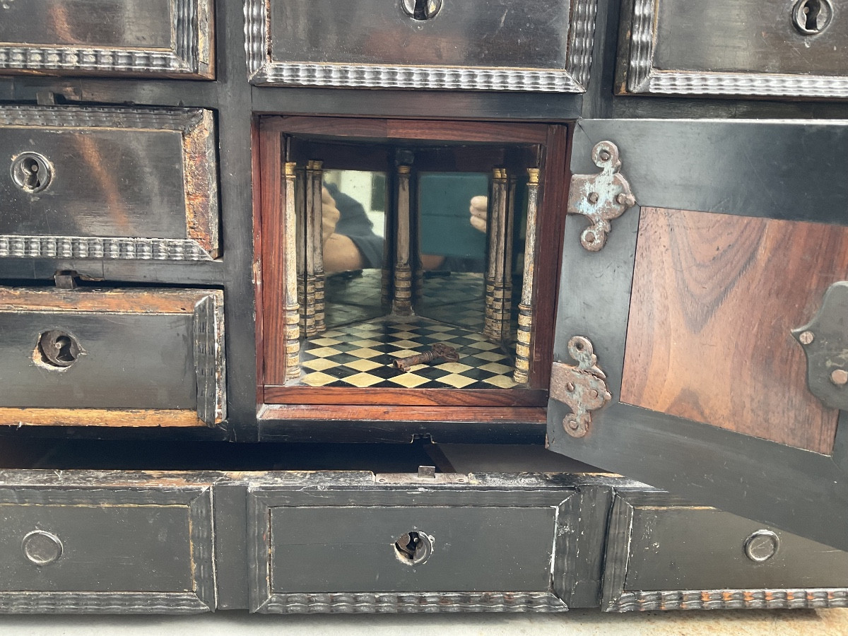 Petit cabinet XVIIe dans l’etat-photo-1