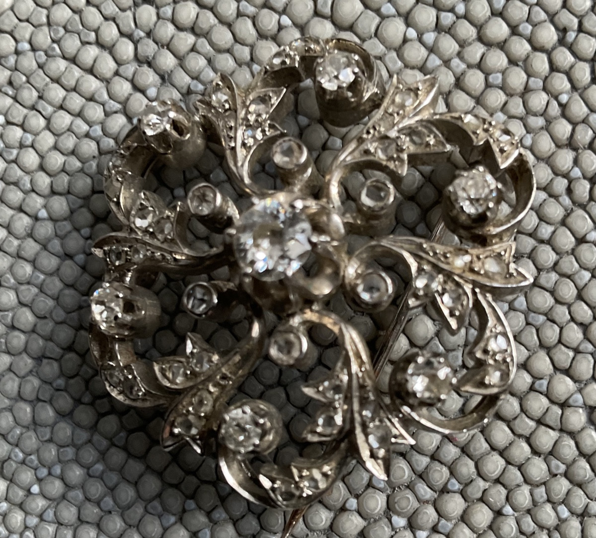 Rosette Brooch In 18k White Gold And Silver, Late 19th Century-photo-2