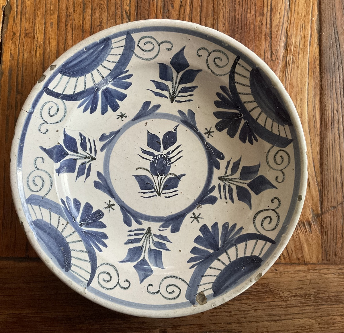 Plat de Vron faïence du Nord