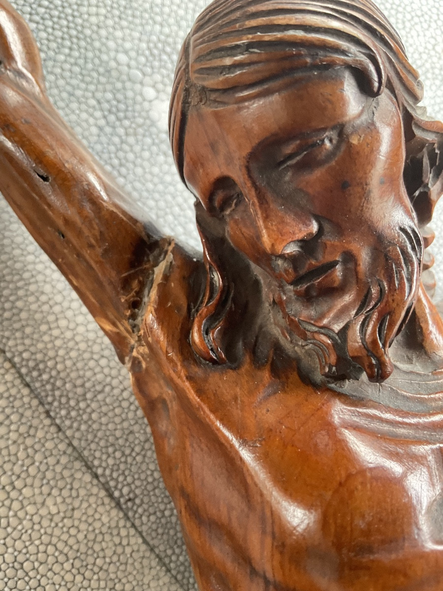 Christ en bois naturel XVIIIe